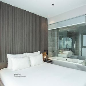 Junior Suite City View Bathtub